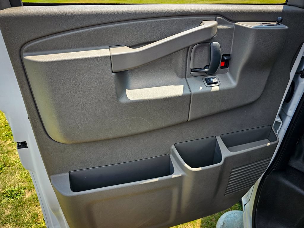 Used 2025 GMC Savana 2500 w/ Driver Convenience Package RWD image 9