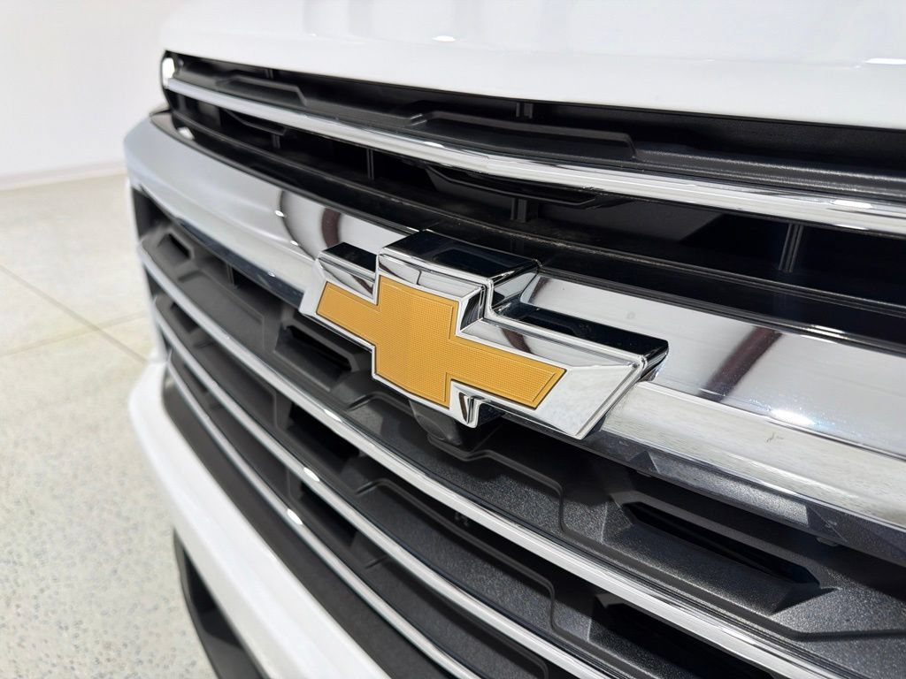 Used 2025 Chevrolet Traverse LT w/ LPO, Floor Liner Package FWD image 28