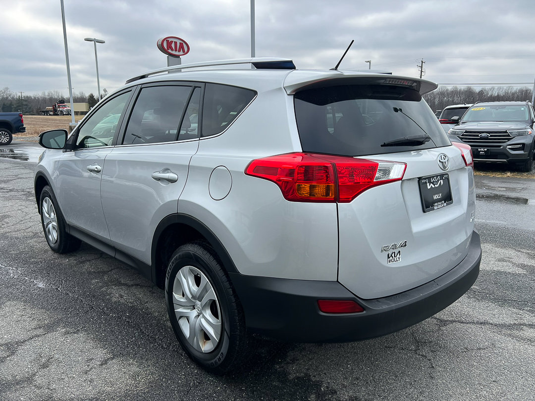 Used 2013 Toyota RAV4 LE image 3