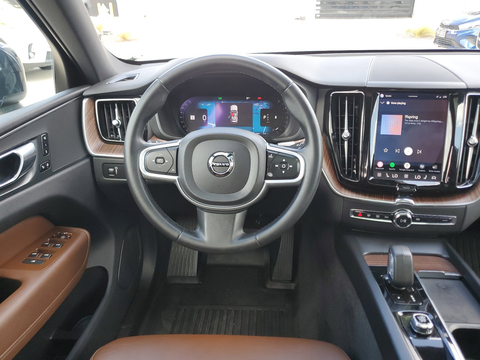 Used 2022 Volvo XC60 B5 Momentum w/ Protection Package Premier FWD image 29