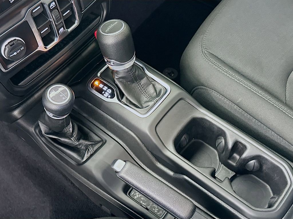 Used 2022 Jeep Gladiator Willys AWD/4WD image 17