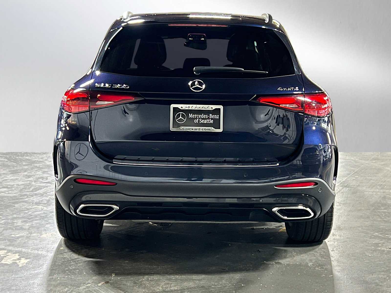 Used 2023 Mercedes-Benz GLC 300 4MATIC image 4