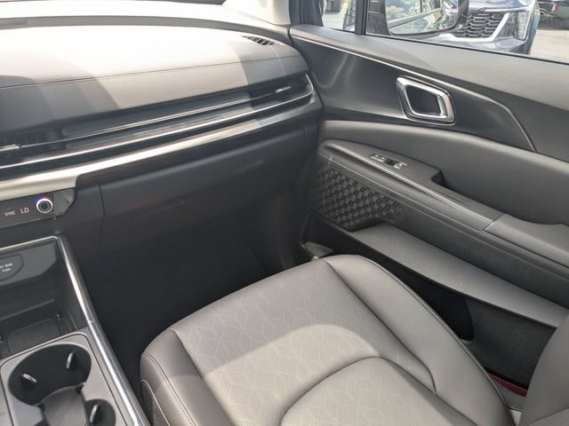 Certified 2026 Kia Carnival SX w/ SX Dark Edition Package FWD image 18