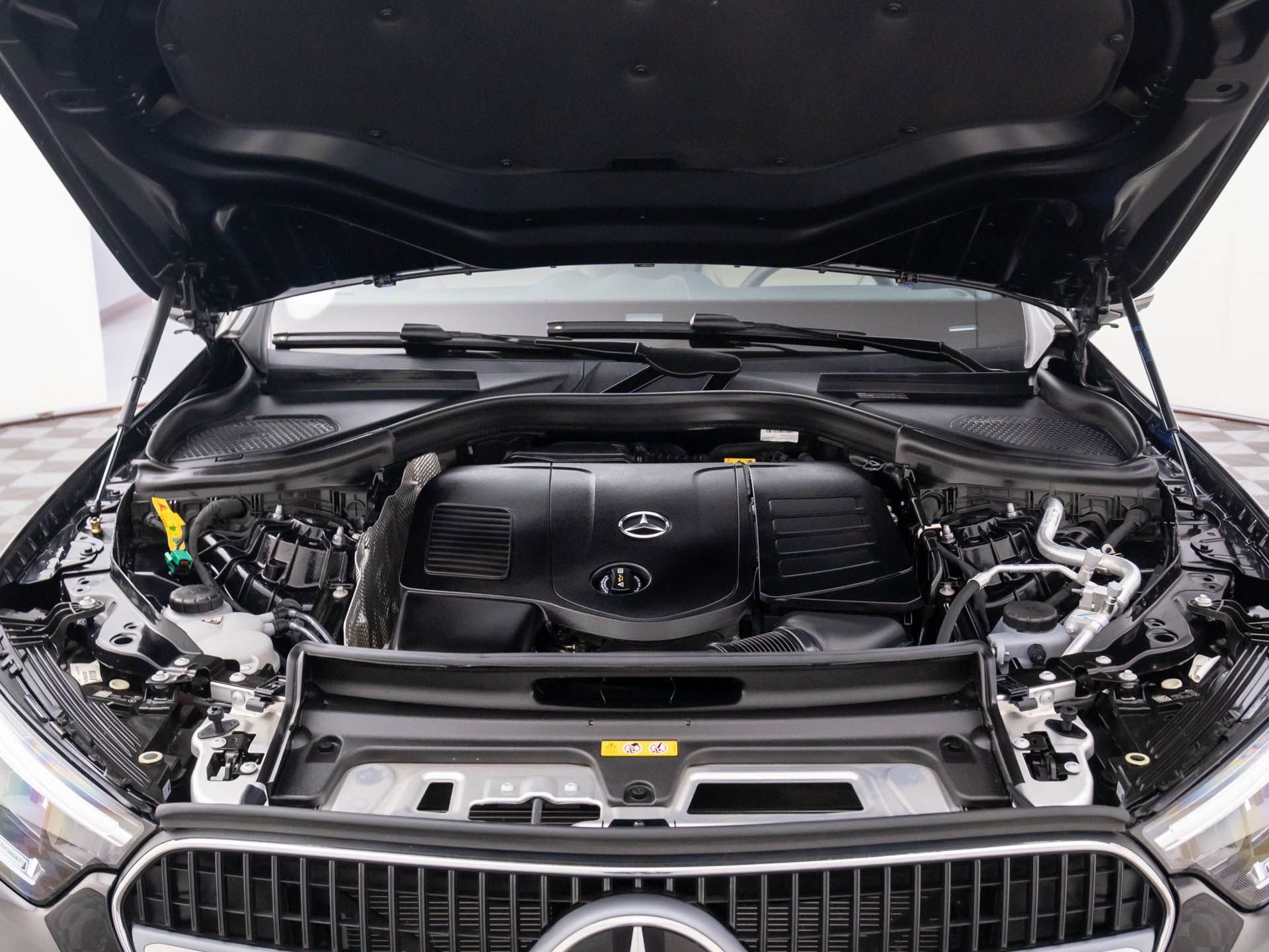 Used 2025 Mercedes-Benz GLC 350e 4MATIC image 28