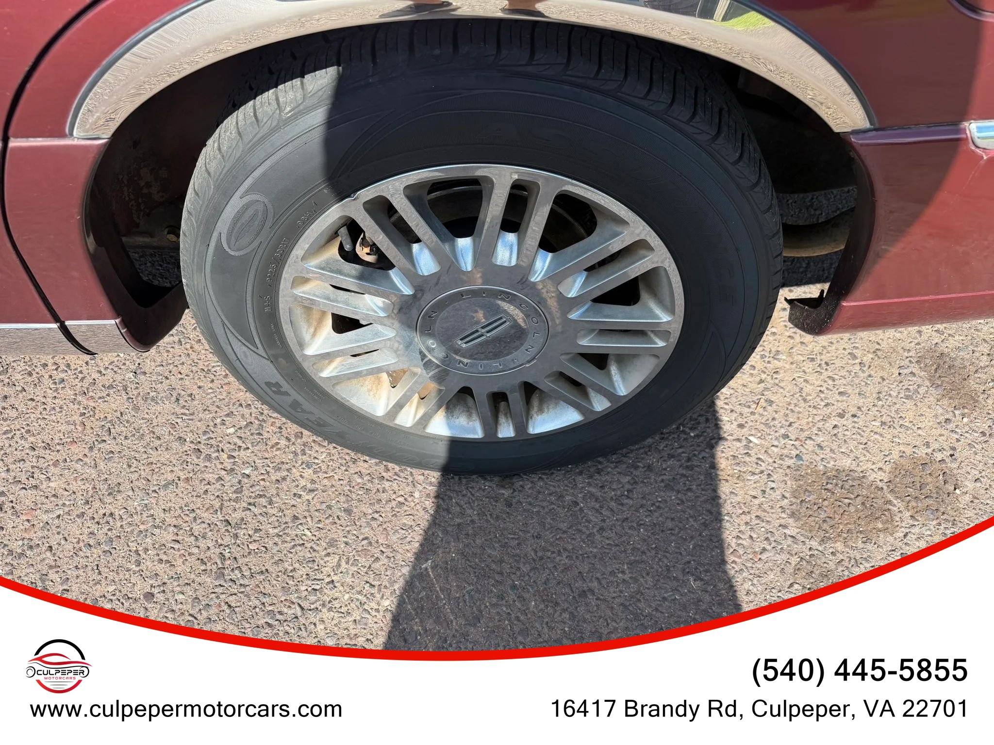 Used 2004 Lincoln Town Car Signature RWD image 25