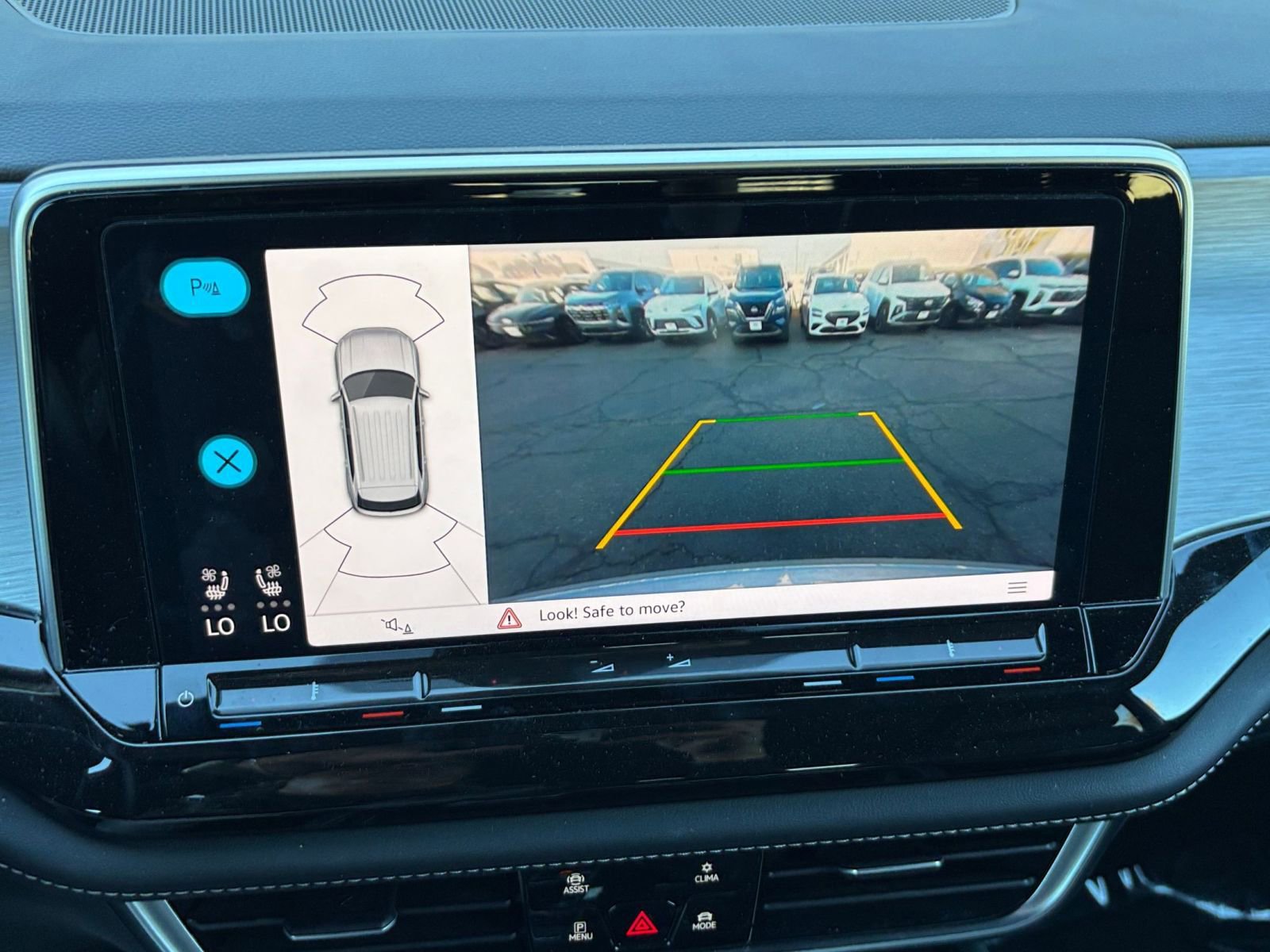 Used 2025 Volkswagen Atlas Cross Sport SE FWD image 25