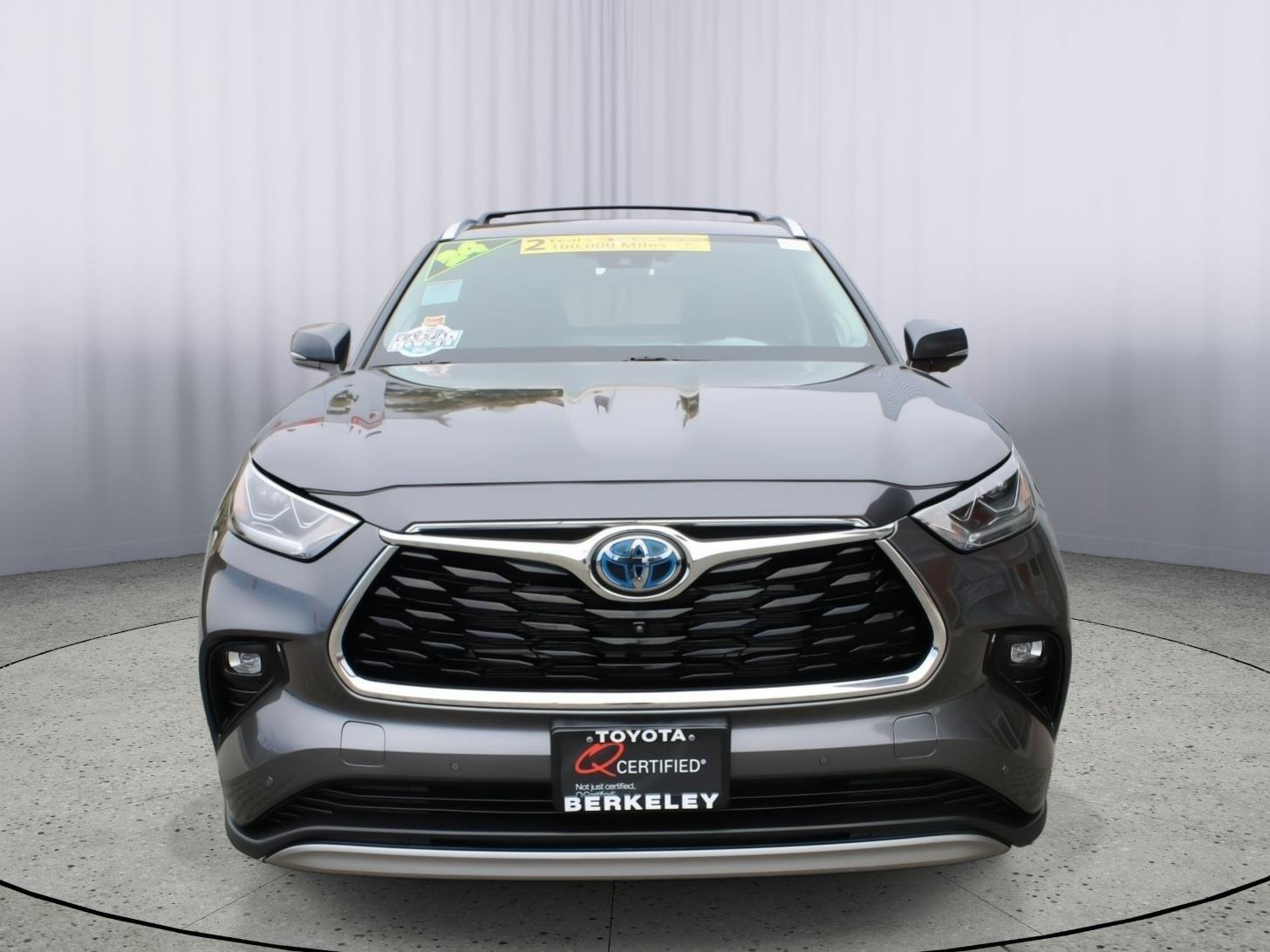 Used 2024 Toyota Highlander Platinum AWD/4WD image 3