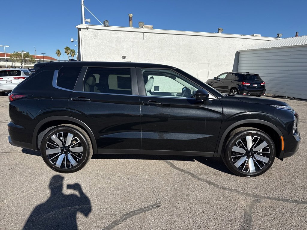 New 2025 Mitsubishi Outlander SE image 7