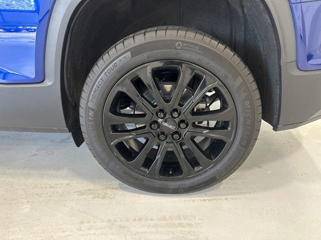 Used 2023 GMC Acadia SLT w/ Elevation Edition image 19