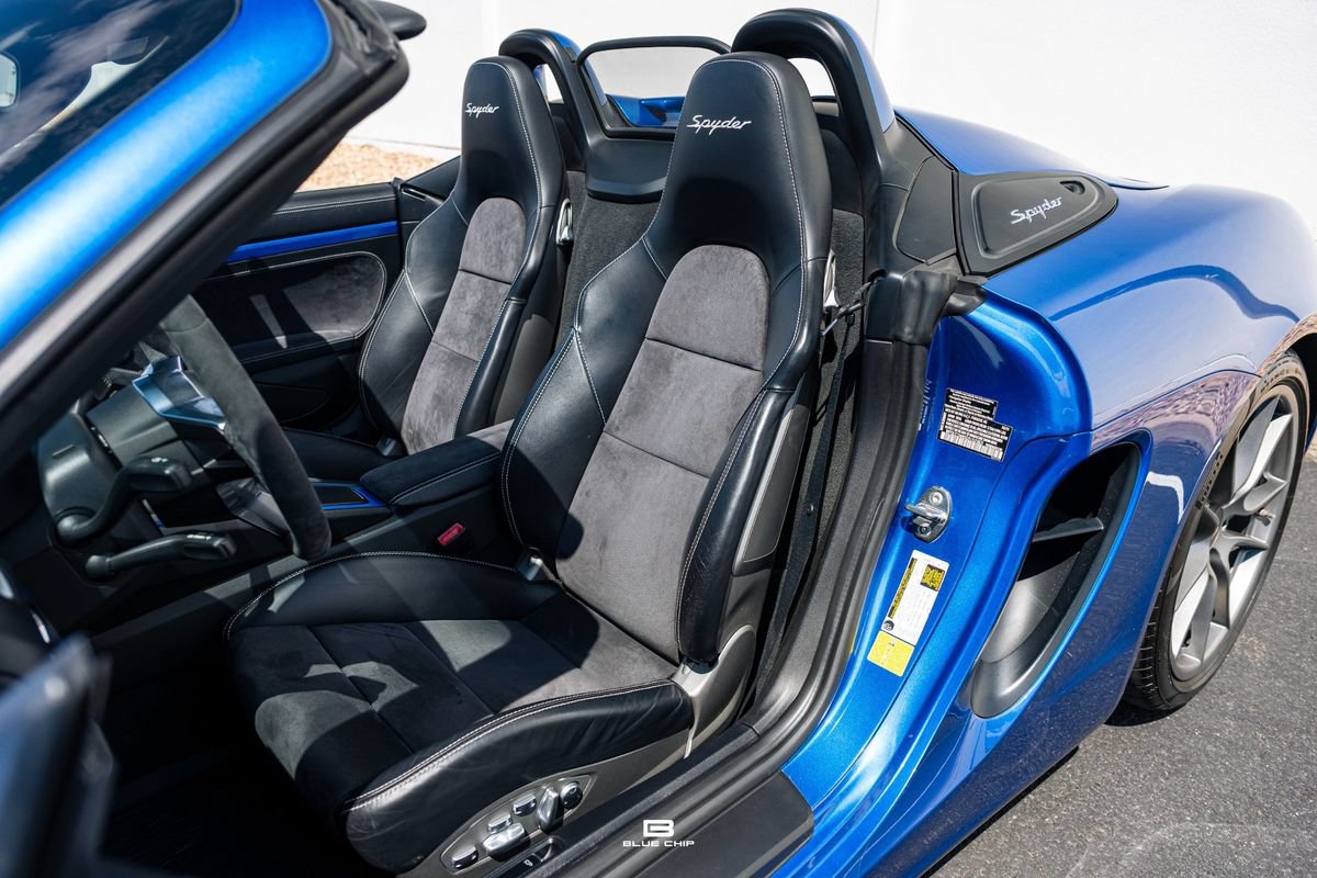 Used 2016 Porsche Boxster Spyder RWD image 31