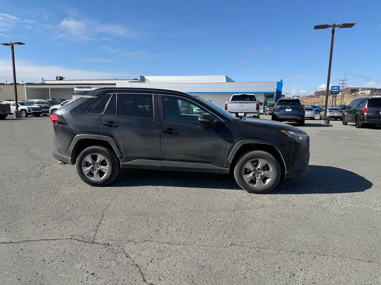 Used 2023 Toyota RAV4 XLE FWD image 5