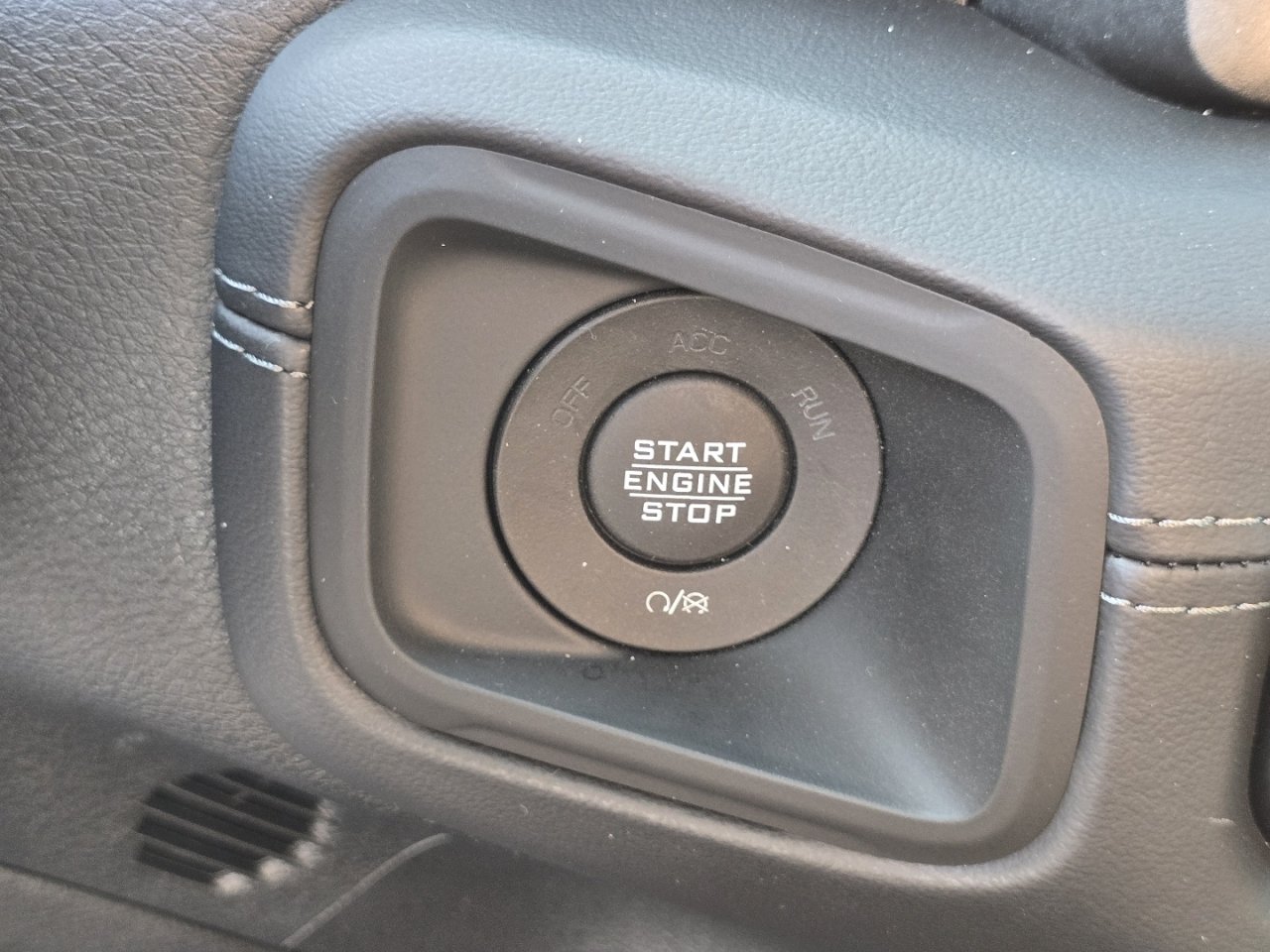 Used 2025 Jeep Wrangler Unlimited Rubicon AWD/4WD image 24