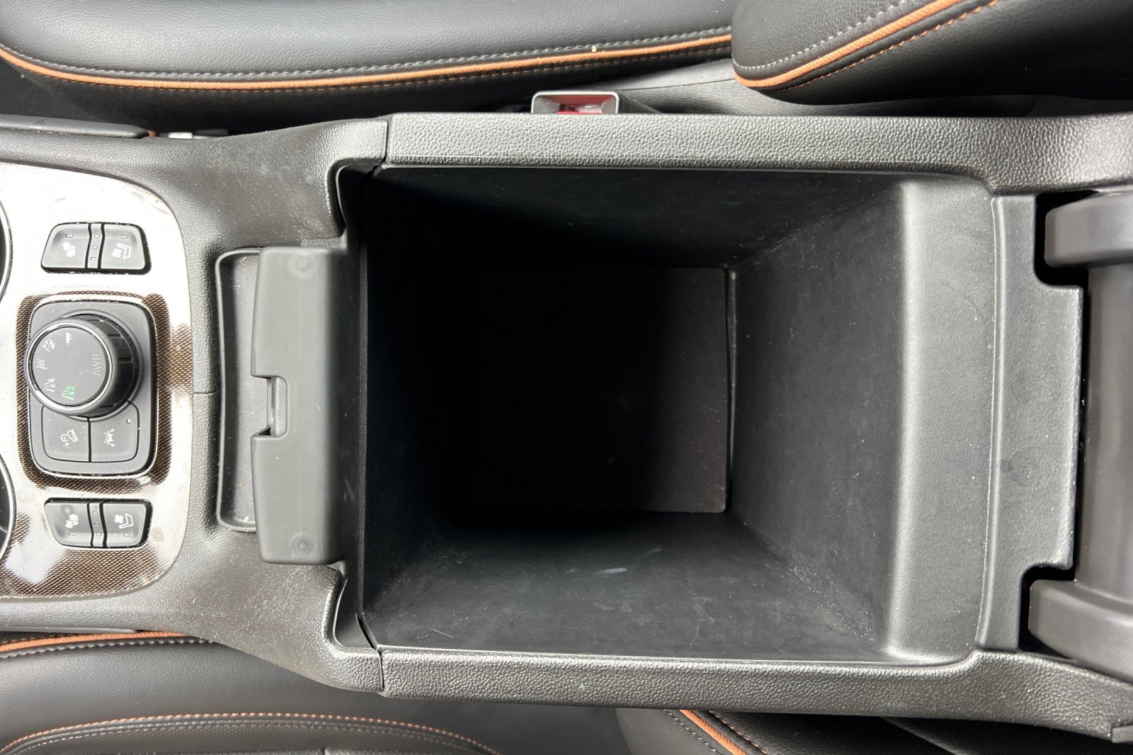 Used 2023 GMC Acadia AT4 w/ Technology Package image 32