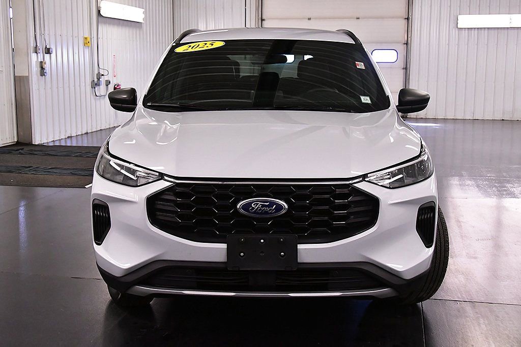 Used 2025 Ford Escape ST-Line AWD/4WD image 2