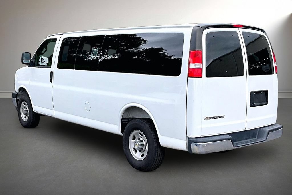Used 2025 Chevrolet Express 3500 LT w/ LT Preferred Equipment Group RWD image 4