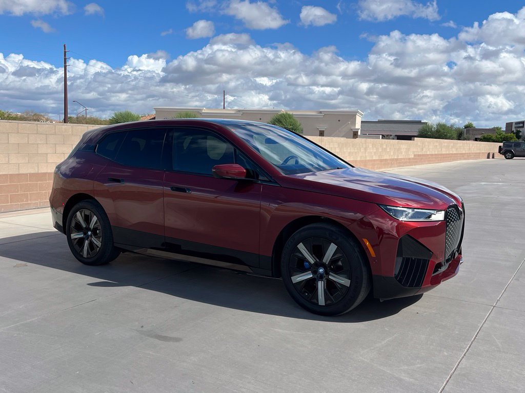 Used 2024 BMW iX xDrive50 w/ Sport Package AWD/4WD image 4