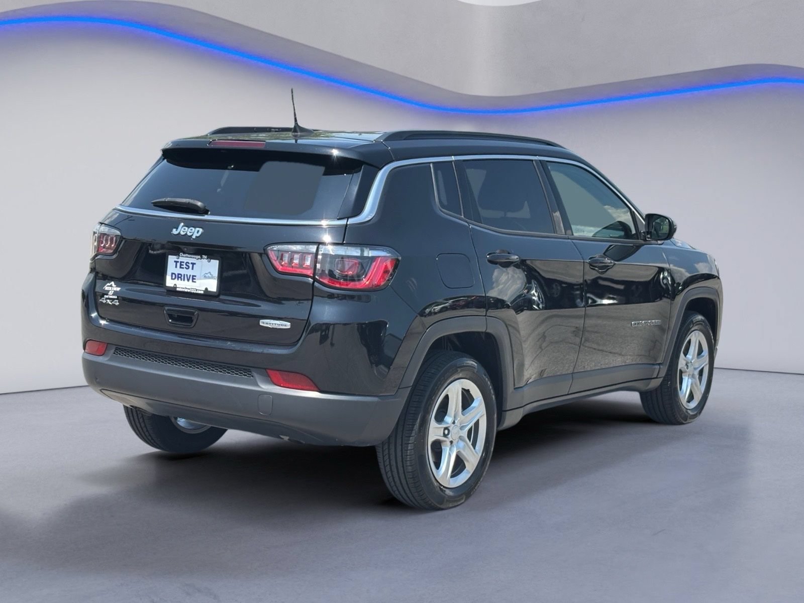 Used 2023 Jeep Compass Latitude w/ Convenience Group AWD/4WD image 3