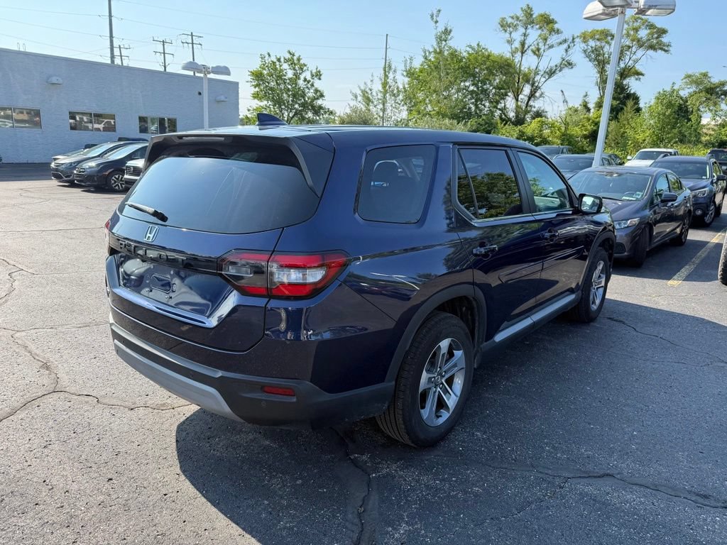 Used 2025 Honda Pilot EX-L image 3