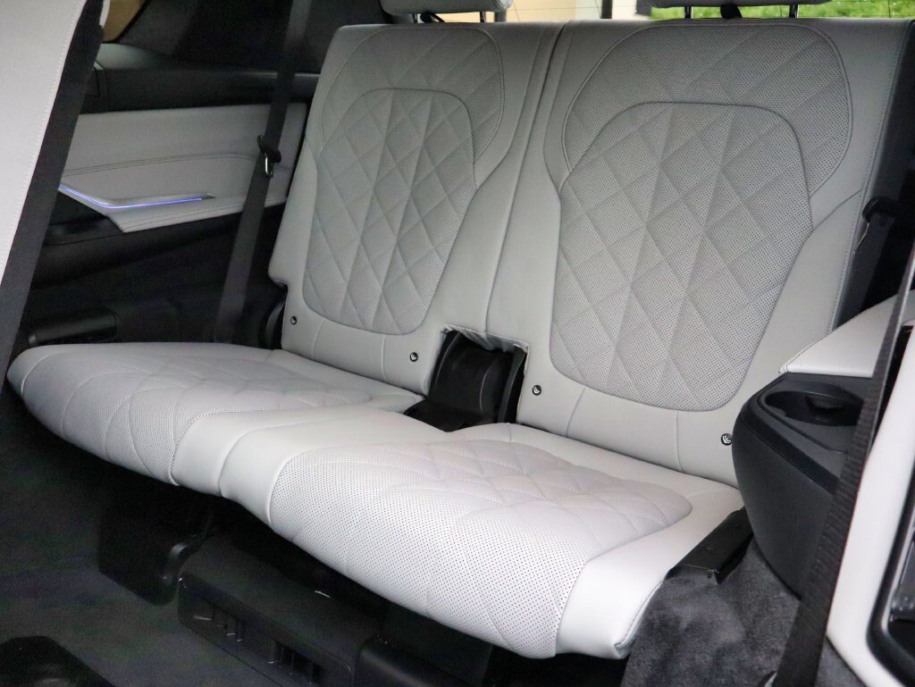 Used 2025 BMW X7 xDrive40i w/ M Sport Package AWD/4WD image 43