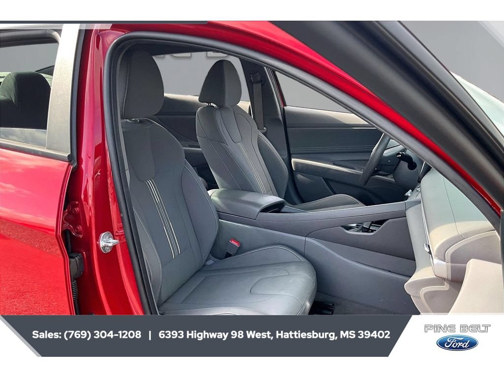 Used 2023 Hyundai Elantra SEL w/ Convenience Package FWD image 6
