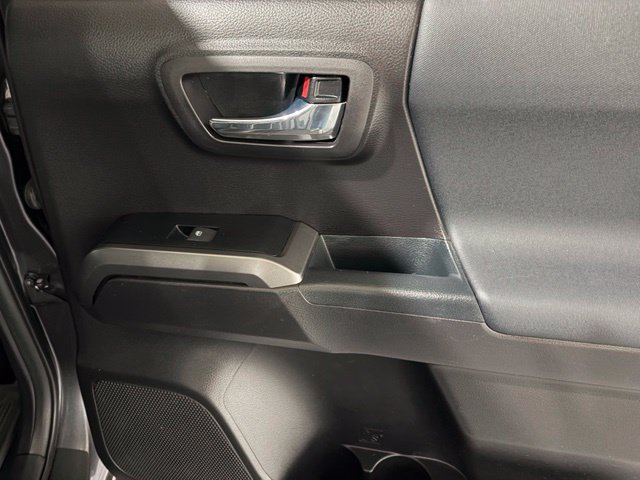 Used 2020 Toyota Tacoma TRD Sport w/ Technology Package AWD/4WD image 12