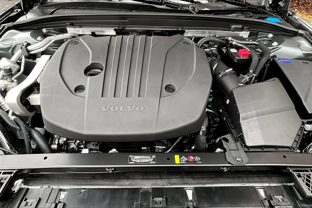 New 2026 Volvo V60 B5 Cross Country Plus w/ Protection Package Premier image 12