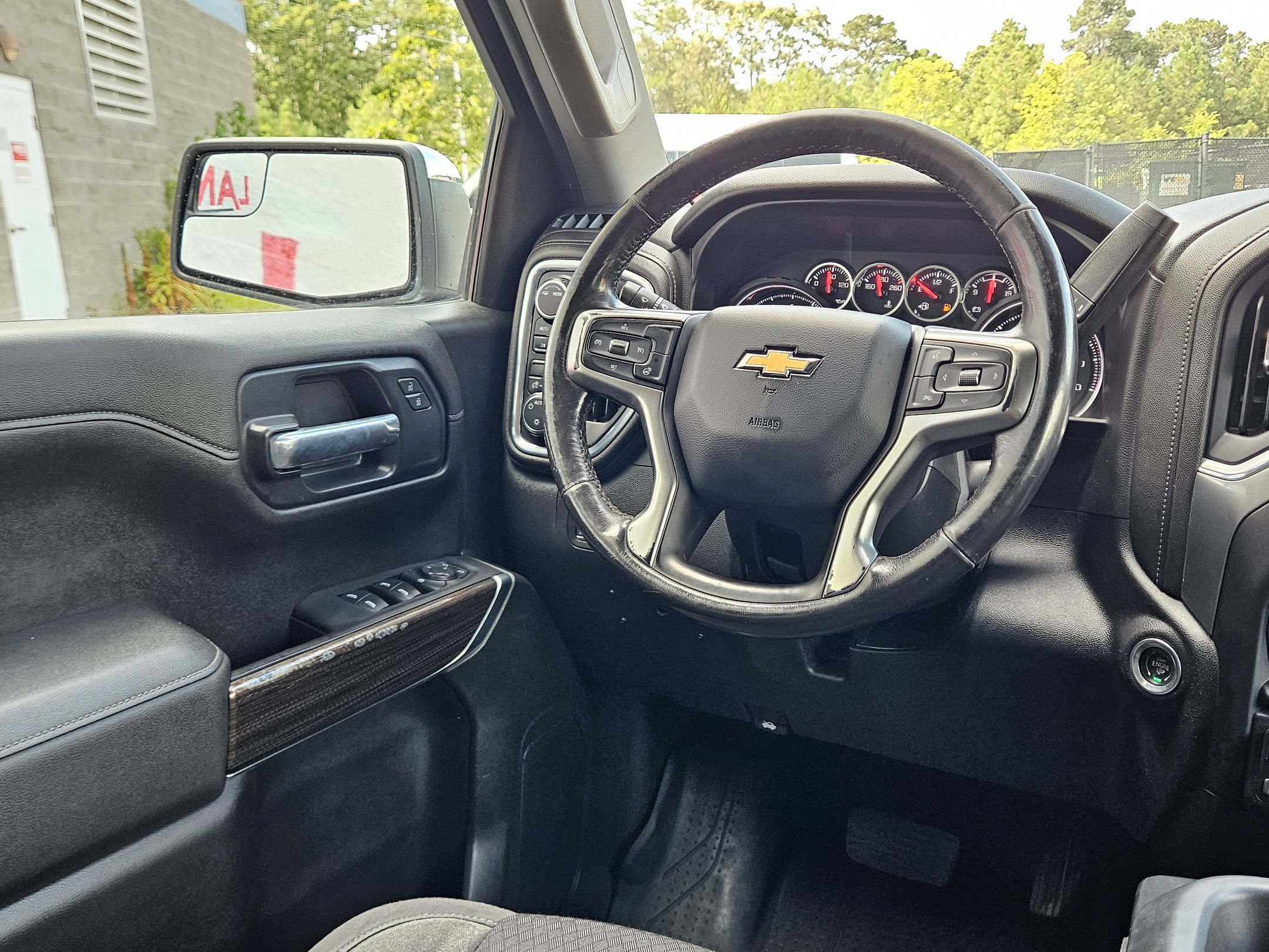 Used 2021 Chevrolet Silverado 1500 LT w/ Z71 Off-Road Package AWD/4WD image 9