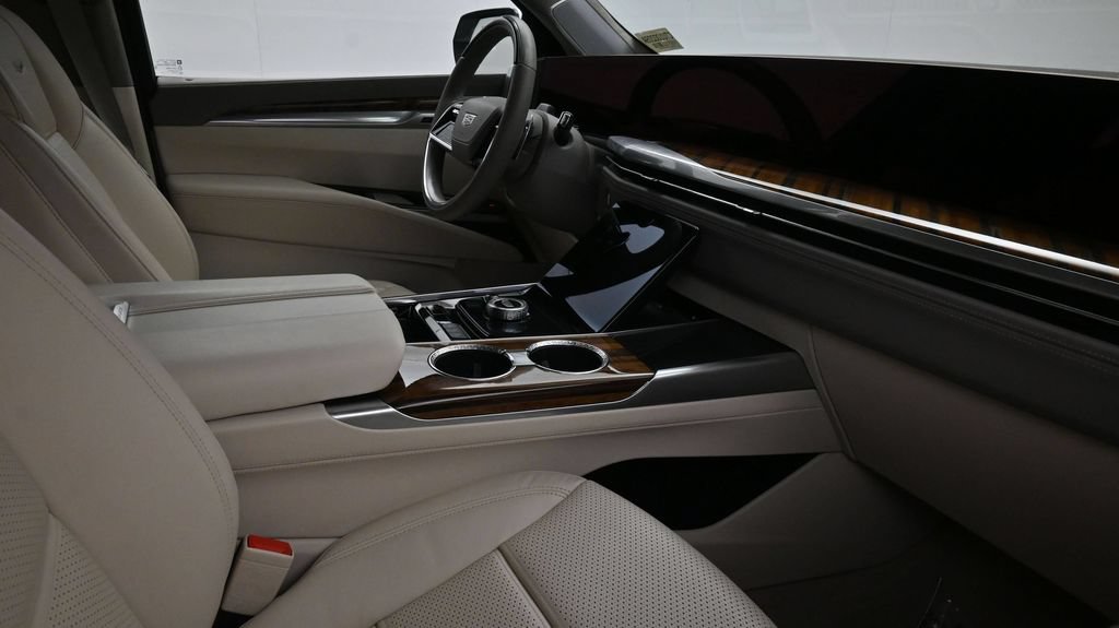 Certified 2025 Cadillac Escalade Sport Platinum w/ LPO, ONYX Package AWD/4WD image 11