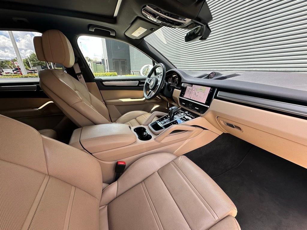 Certified 2023 Porsche Cayenne Platinum Edition image 40