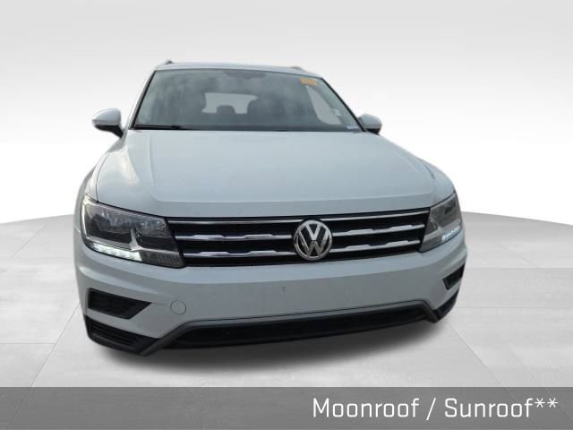 Used 2018 Volkswagen Tiguan SE w/ Panoramic Sunroof Package image 3
