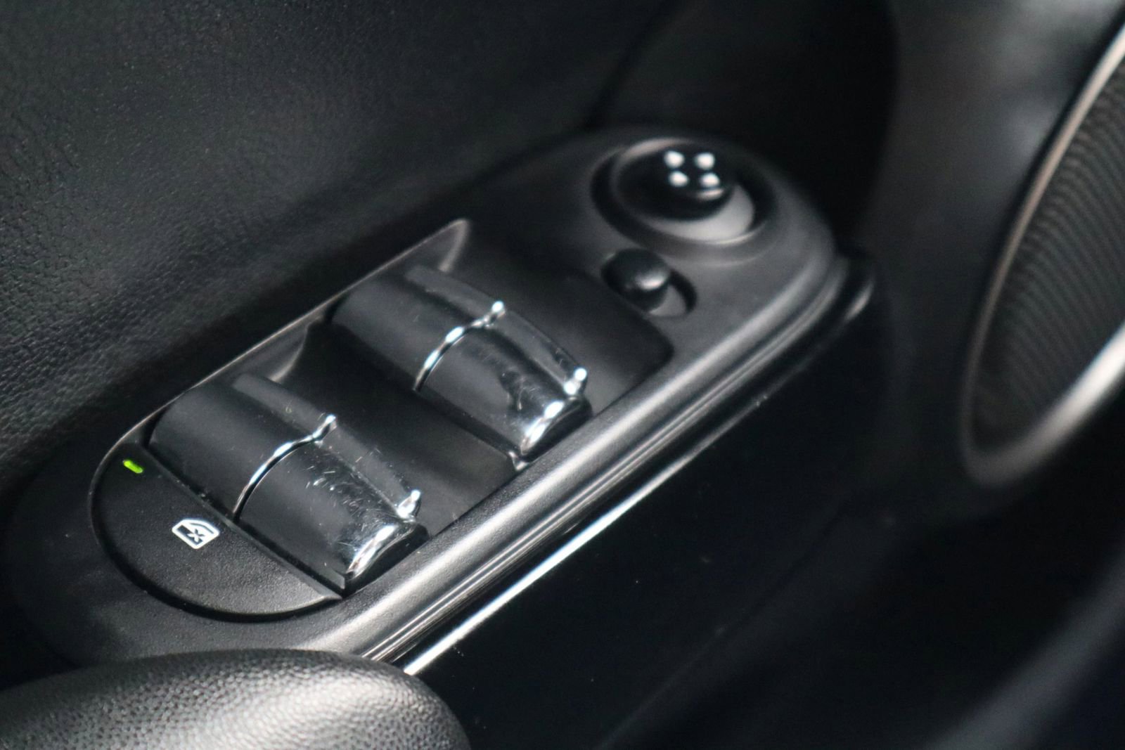 Used 2015 MINI Cooper S image 29