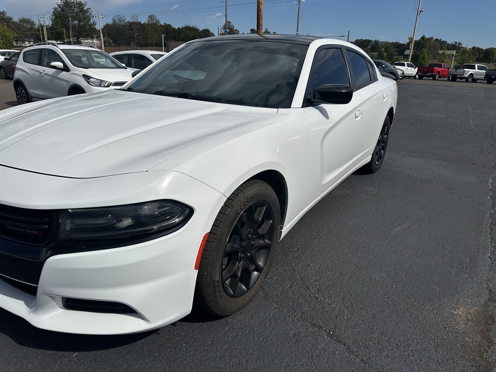 Used 2017 Dodge Charger SXT AWD/4WD image 3