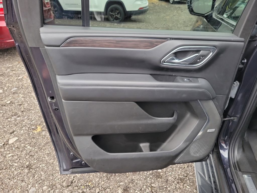 Used 2023 Chevrolet Suburban LT RWD image 30