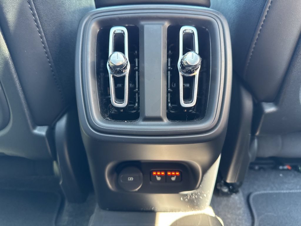 Certified 2026 Volvo XC40 B5 Ultra w/ Climate Package AWD/4WD image 26