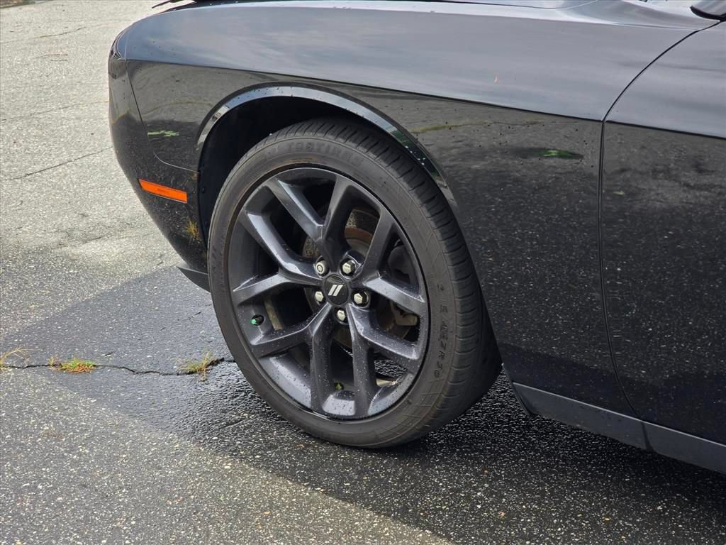 Used 2019 Dodge Challenger SXT w/ Blacktop Package RWD image 20