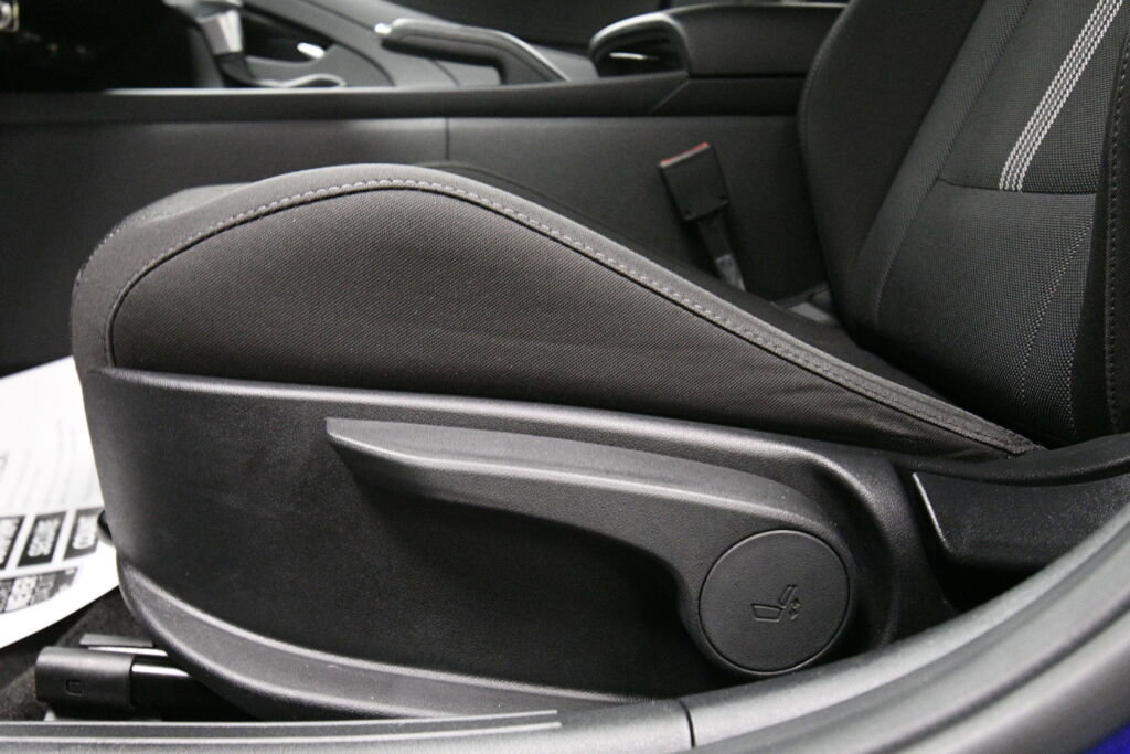 Used 2021 Hyundai Elantra SE image 11