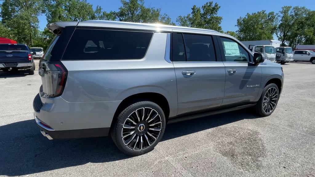 New 2026 Chevrolet Suburban High Country AWD/4WD image 2