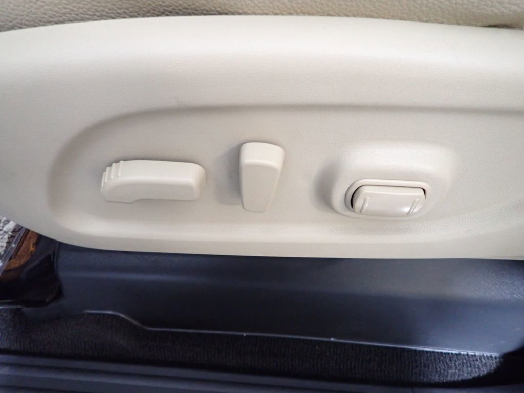 Used 2016 Nissan Titan SL image 29