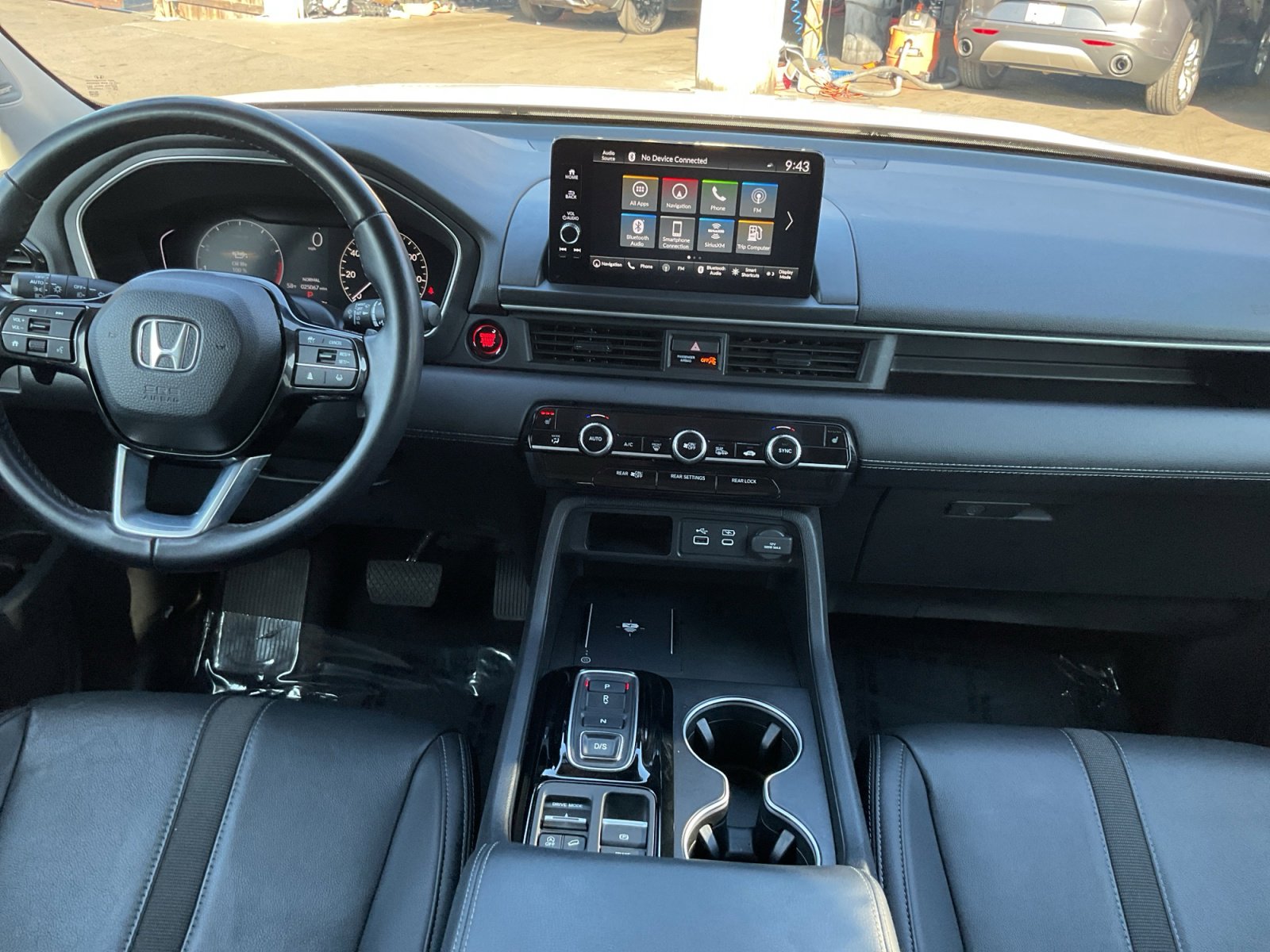 Used 2025 Honda Pilot Touring image 16