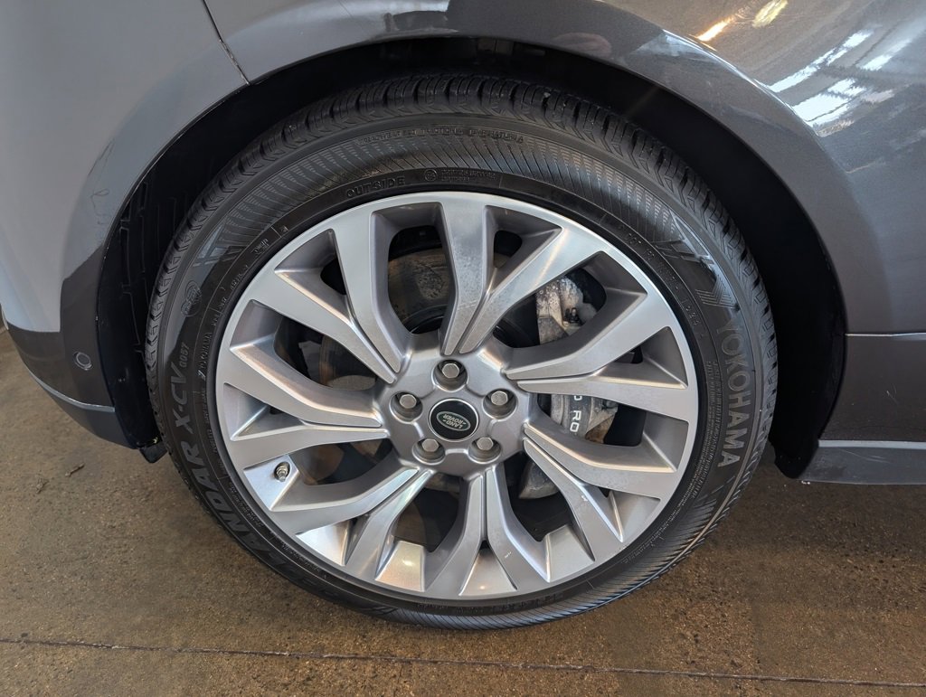 Used 2020 Land Rover Range Rover HSE image 11