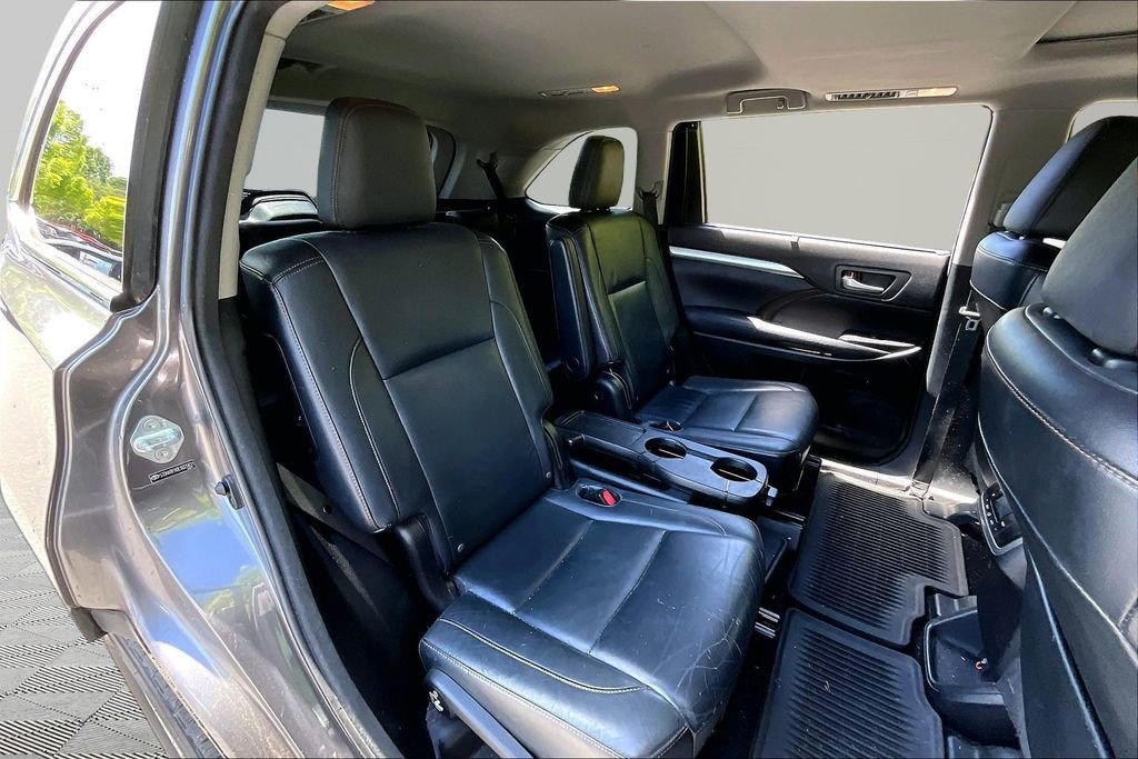 Used 2014 Toyota Highlander XLE image 17