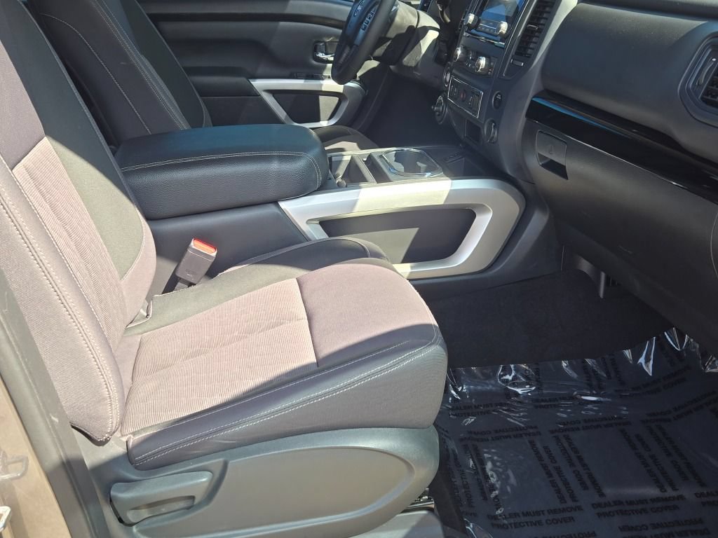 Used 2024 Nissan Titan SV w/ SV Convenience Package AWD/4WD image 5