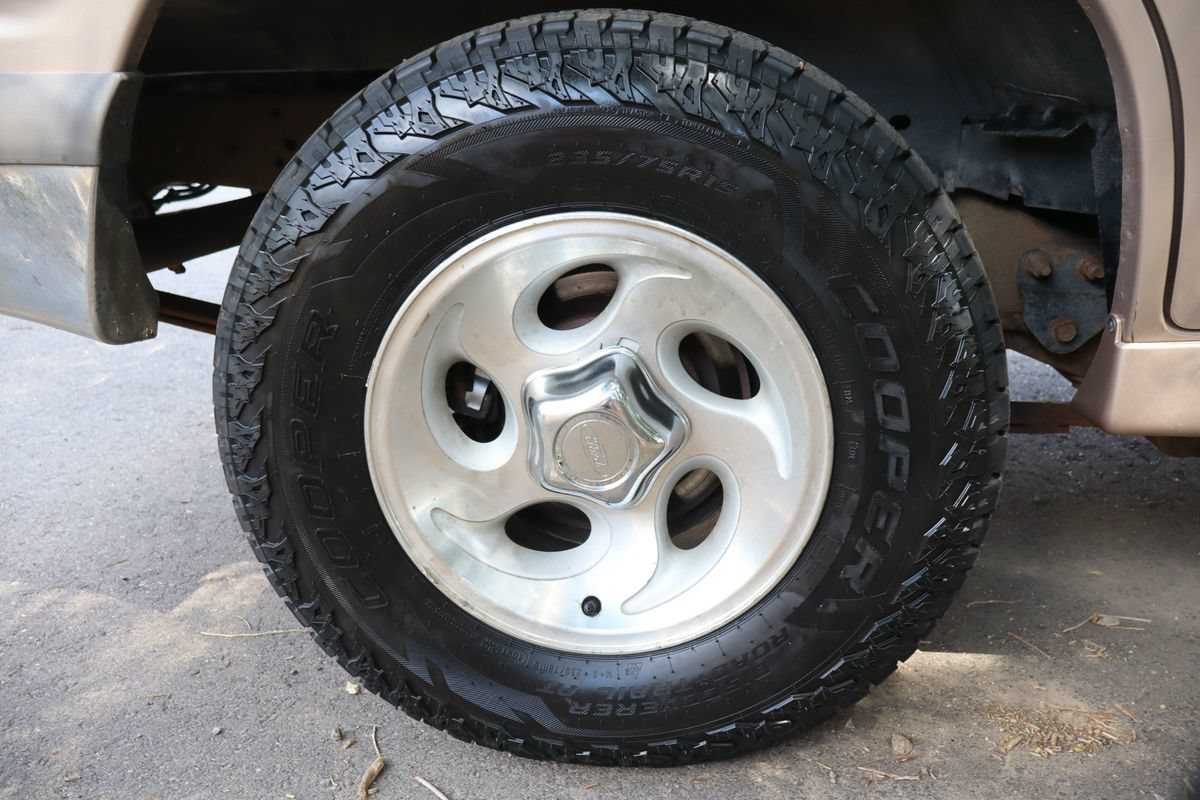 Used 1996 Ford Explorer XLT AWD/4WD image 41