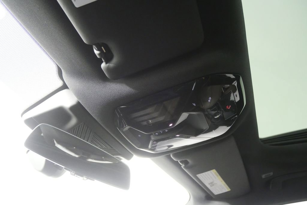 Used 2026 BMW 540i xDrive w/ M Sport Package image 24