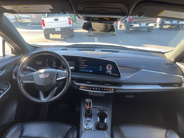 Used 2024 Cadillac XT4 Premium Luxury image 35