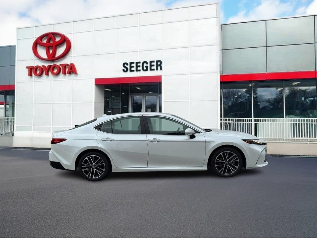Used 2026 Toyota Camry XLE FWD image 2