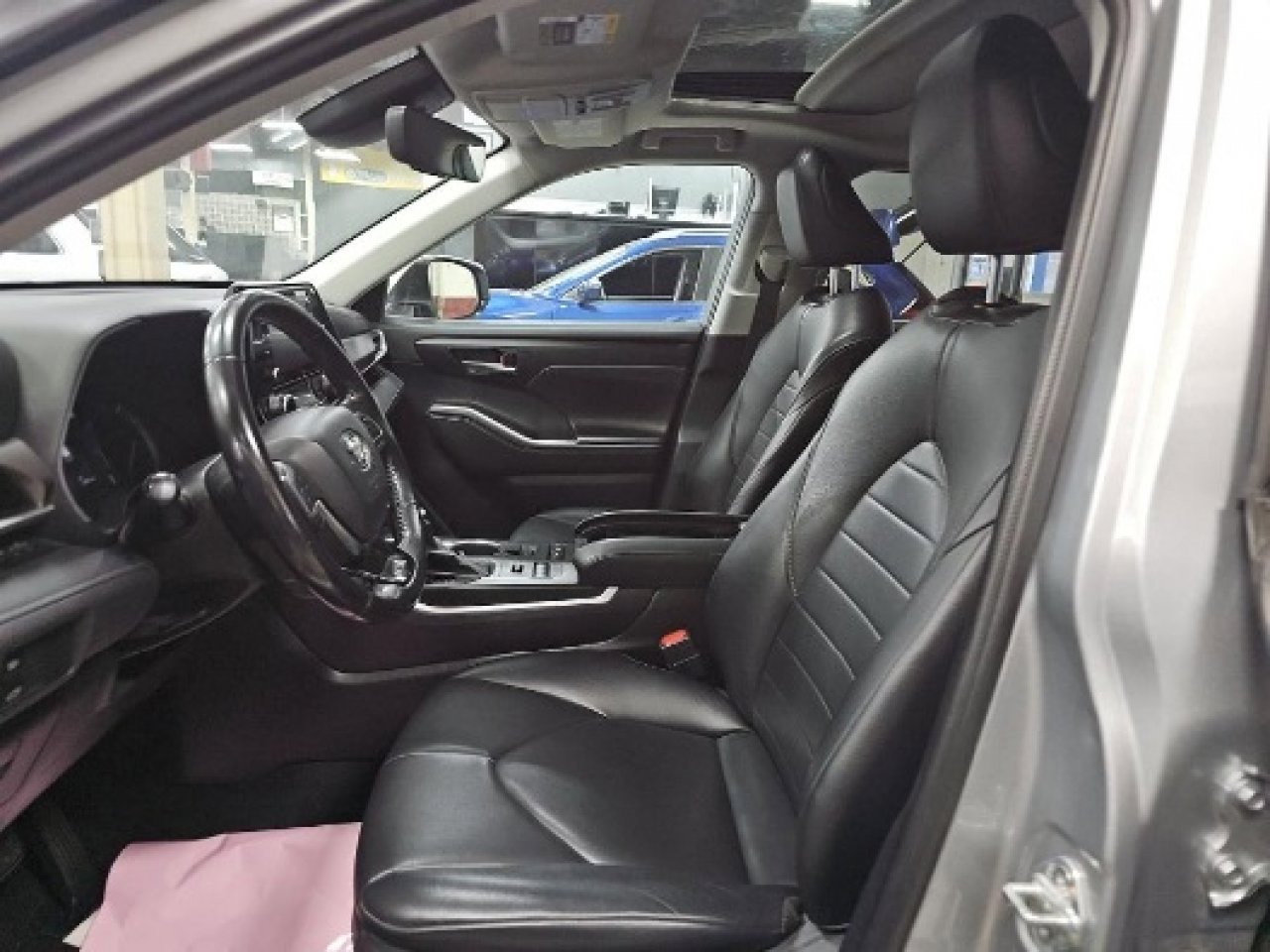 Used 2021 Toyota Highlander XLE image 11