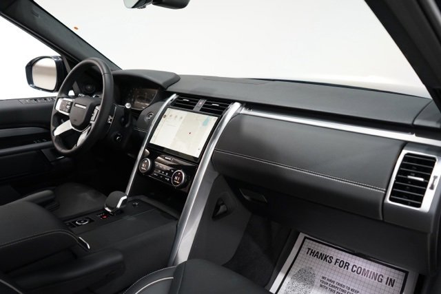 Used 2024 Land Rover Discovery Dynamic SE image 15