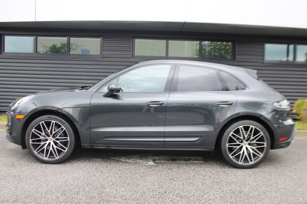 Used 2025 Porsche Macan image 2