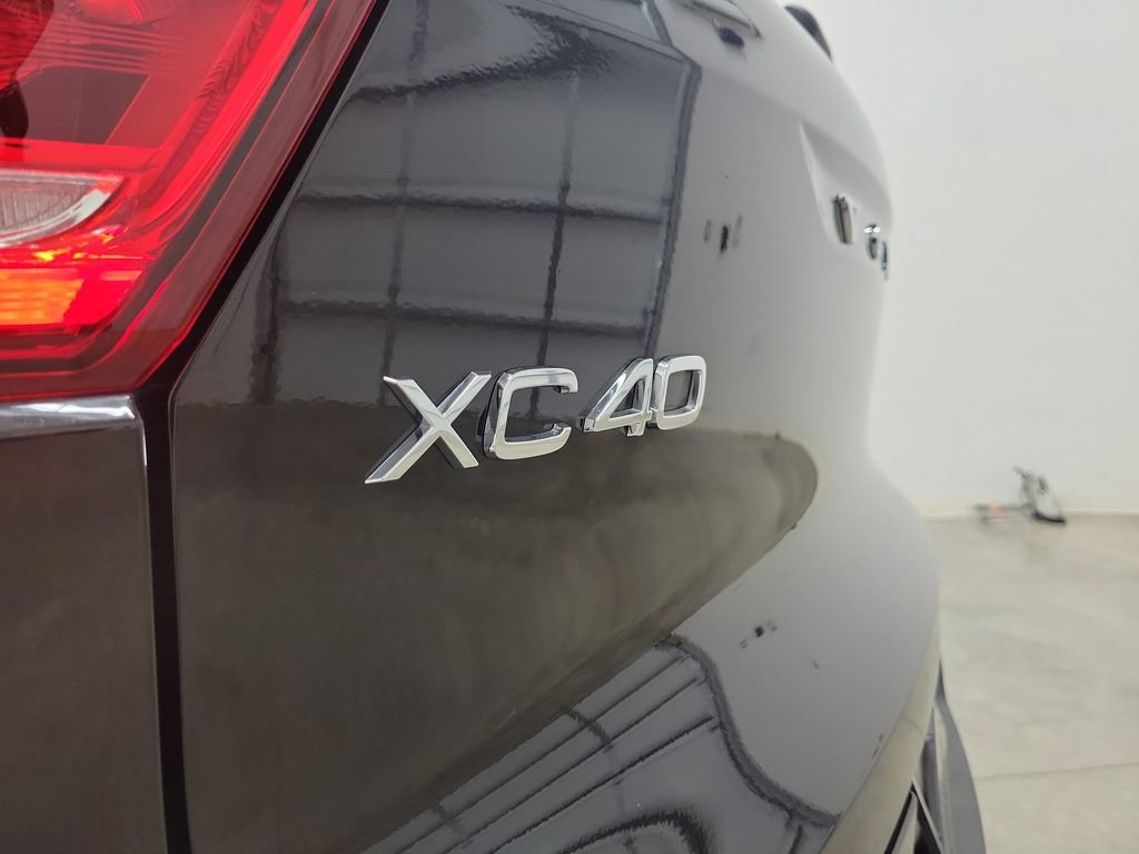 Certified 2023 Volvo XC40 B4 Plus w/ Driver Assist Package image 9